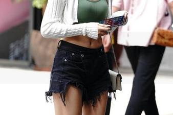 魔镜街拍 – 曼曼空姐的私房图包：无飞行员，也有梦幻航程！