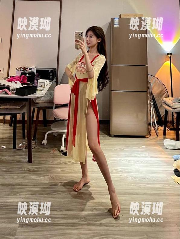 微密圈 - 免费图包！黎允熙短裙穿起来，绝对是人间美味！